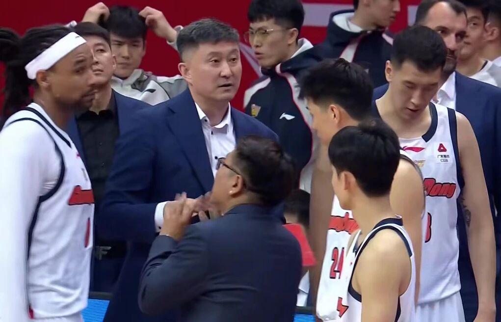 乐鱼体育官方网站-CCTV5+直播！广东男篮再战北京，杜锋带队殊死一搏，或被2-0横扫