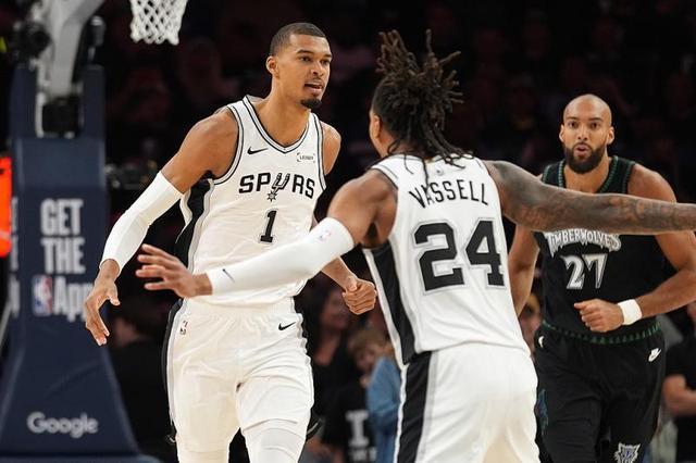 NBA季后赛｜文班亚马如天神下凡，马刺夺回主场优势